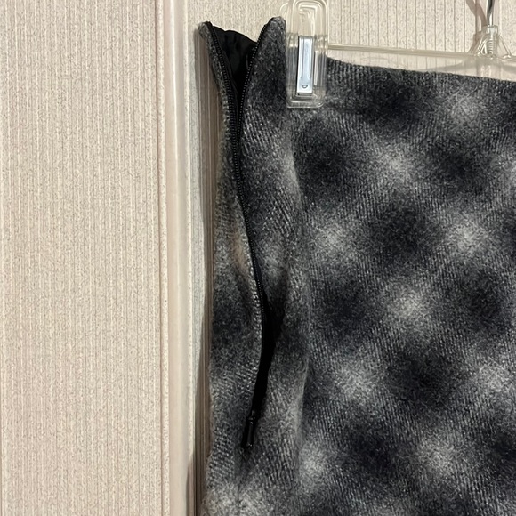 Grey Plaid skirt from Hobbs England! - Picture 3 of 6